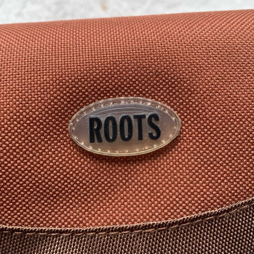 NWOT Roots mini camera bag - Picture 3 of 12
